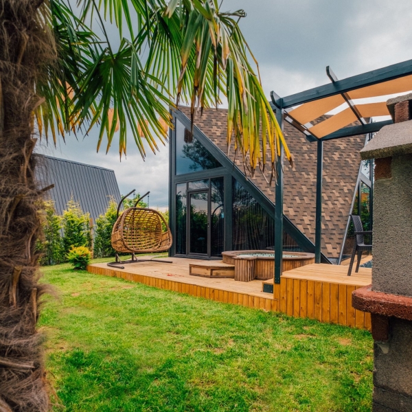 Happy Yellow Suits: Huzurun ve Konforun Buluşma Noktası